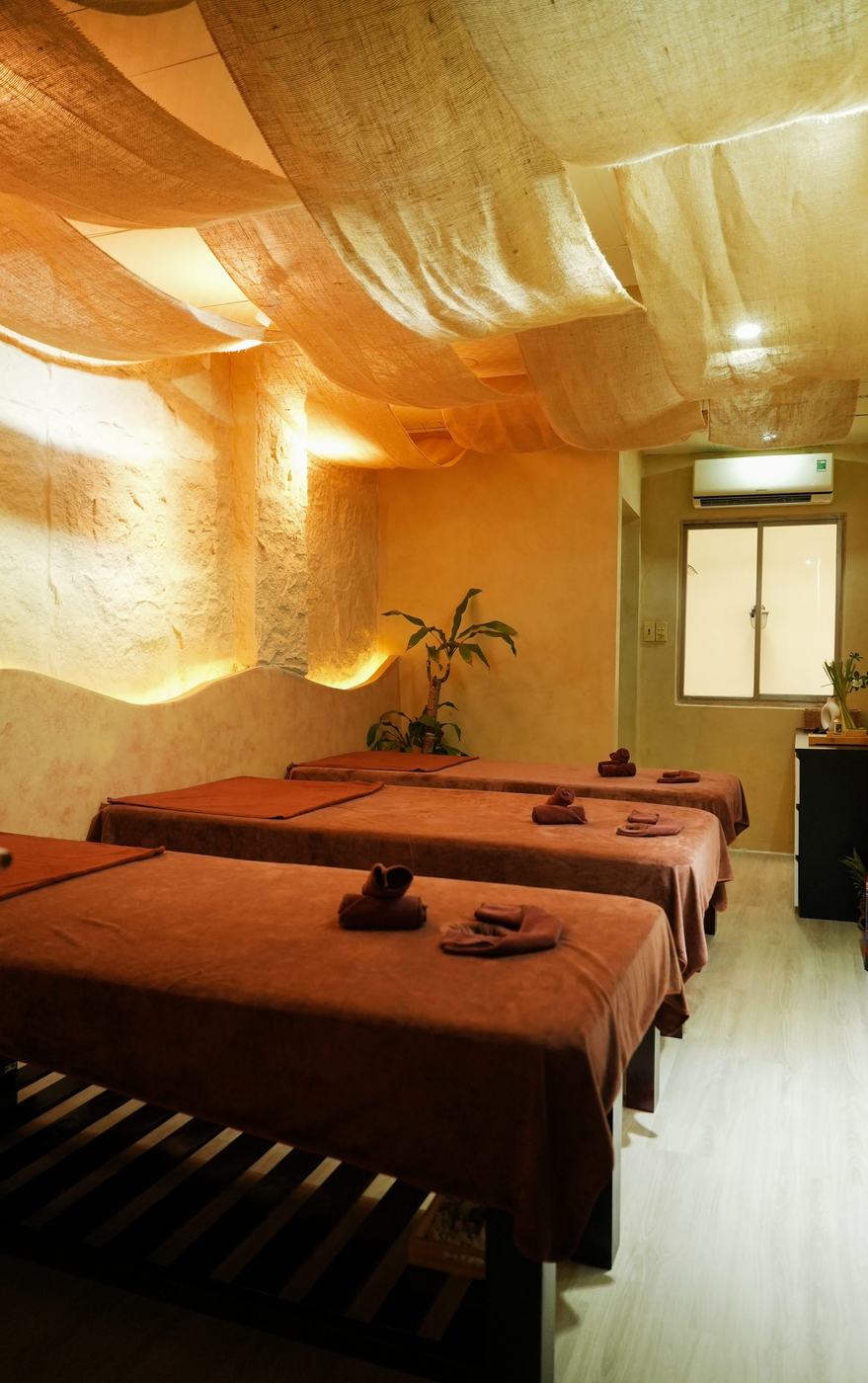 A massage treatment room at SEREN